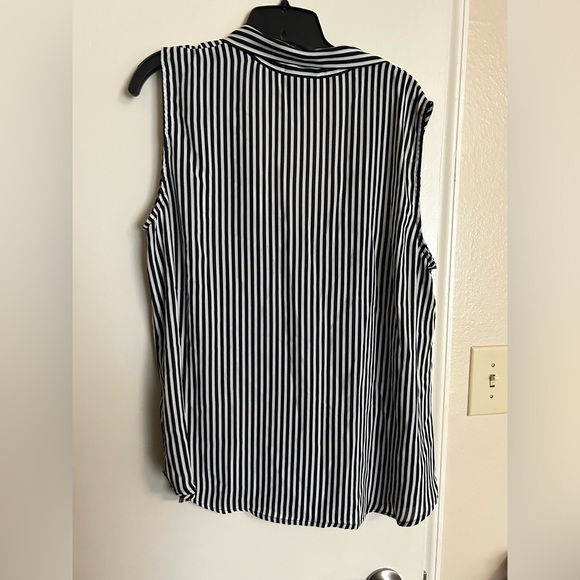 Liz Claiborne Black and White Striped Sleeveless Blouse - XL - Picture 2 of 3